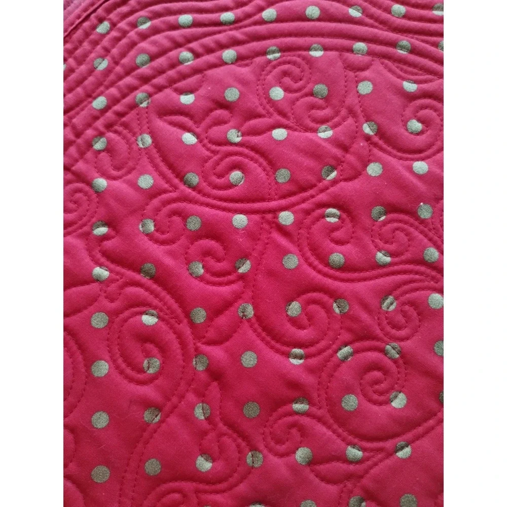 C&F Home Holly Red Round Quilted Christmas Placemats 16